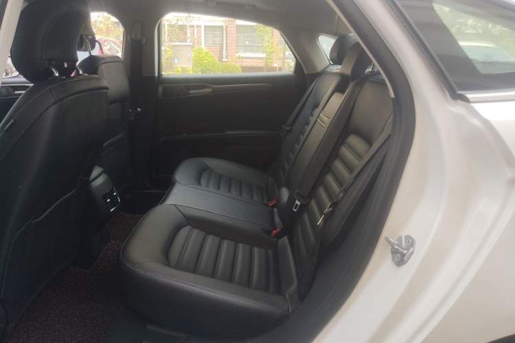 Used Ford Mondeo 2018 EcoBoost 180 Smart Control Fashion Model China VI Standard Left Rear Seat