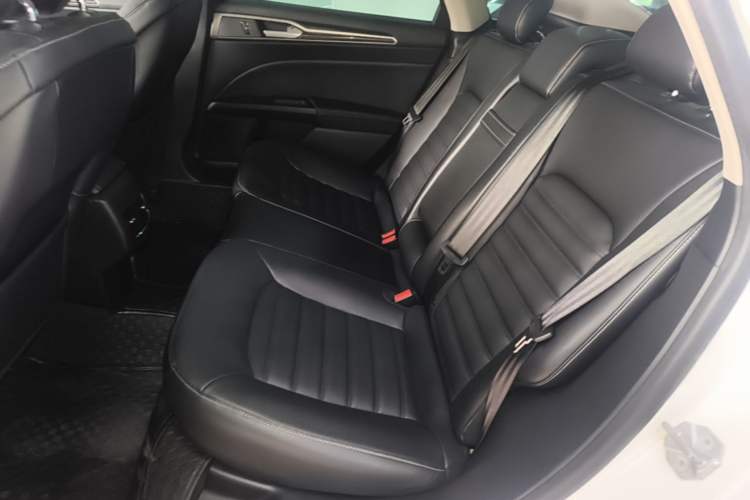 Used Ford Mondeo 2018 EcoBoost 180 Smart Control Fashion Model China VI Standard Left Rear Seat