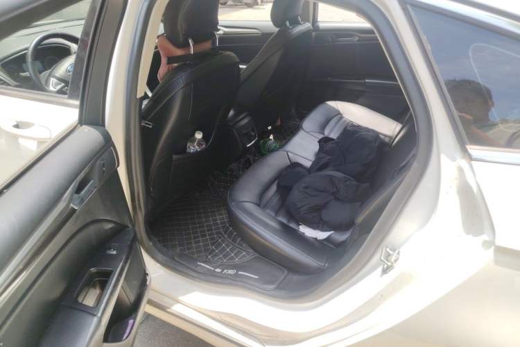 Used Ford Mondeo 2018 EcoBoost 180 Fashion Edition Left Rear Seat