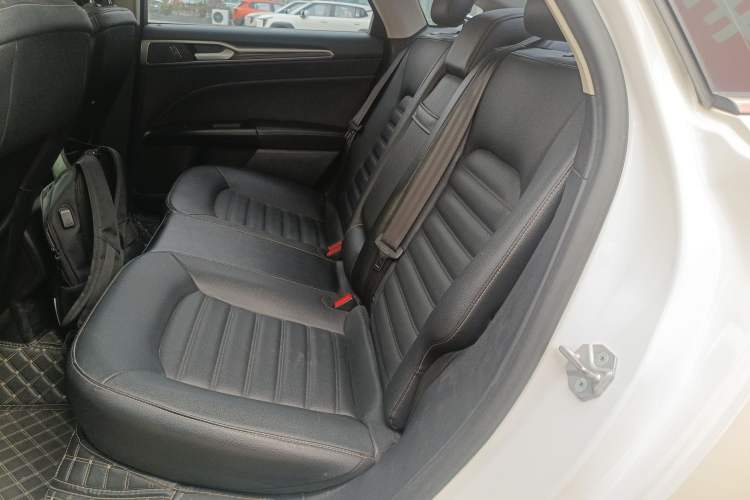 Used Ford Mondeo 2018 EcoBoost 180 Smart Control Fashion Model China VI Standard Left Rear Seat