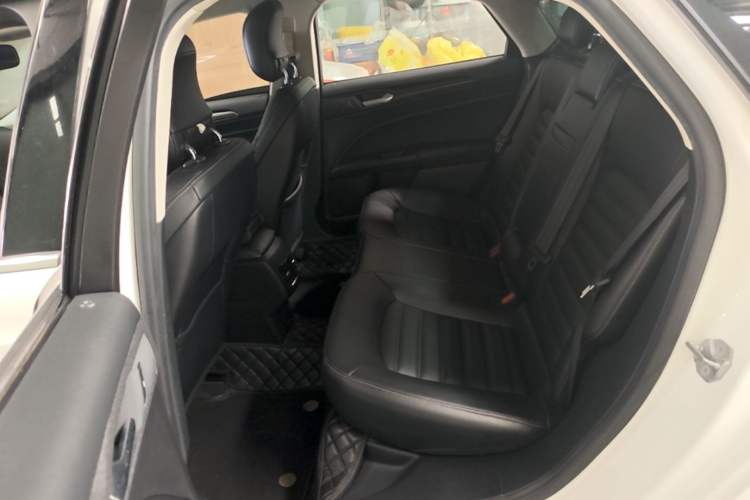 Used Ford Mondeo 2018 EcoBoost 180 Smart Control Fashion Model China VI Standard Left Rear Seat