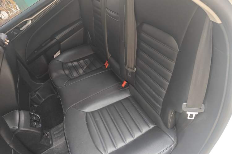 Used Ford Mondeo 2018 EcoBoost 200 Smart Control Fashion Model China VI Standard Left Rear Seat