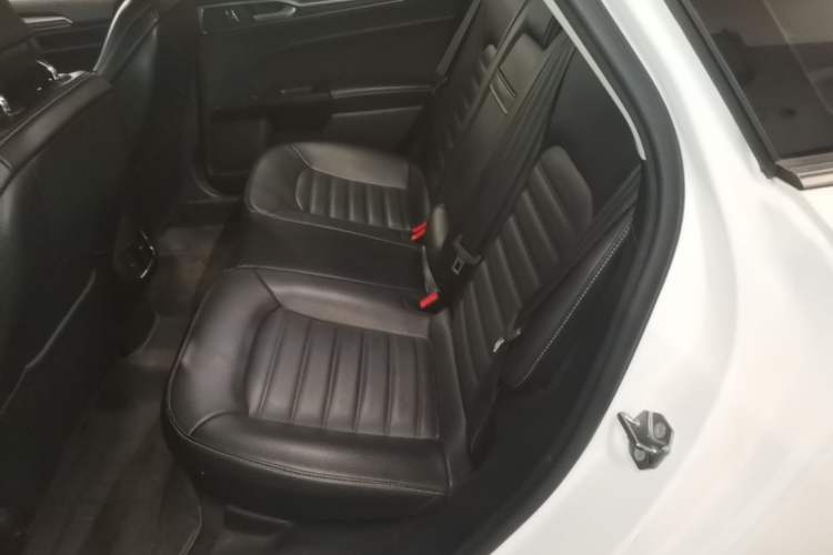 Used Ford Mondeo 2018 EcoBoost 180 Fashion Edition Left Rear Seat