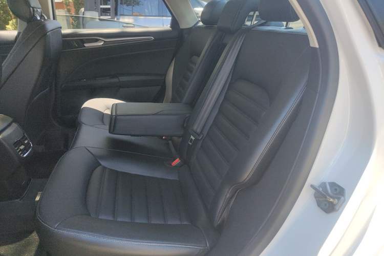 Used Ford Mondeo 2018 EcoBoost 180 Smart Control Fashion Model China V Standard Left Rear Seat