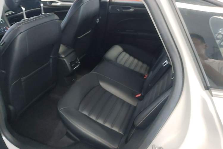 Used Ford Mondeo 2018 EcoBoost 180 Smart Control Fashion Model China V Standard Left Rear Seat