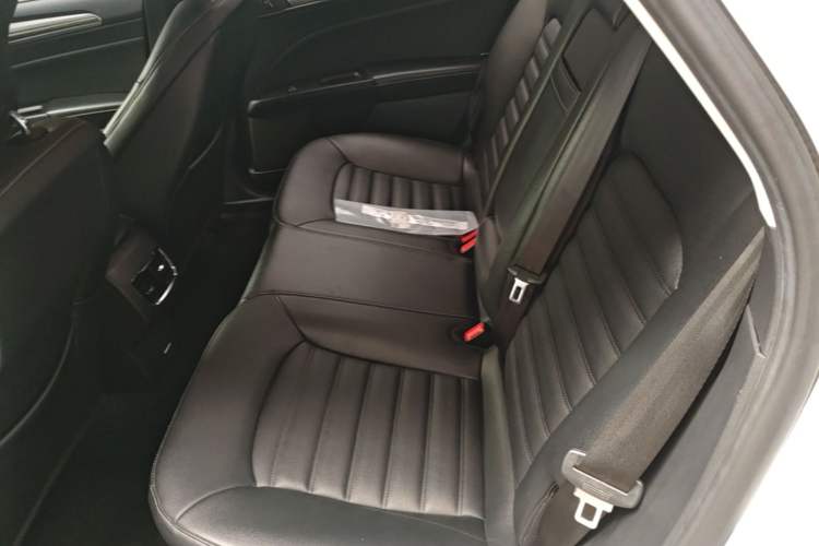 Used Ford Mondeo 2018 EcoBoost 200 Smart Control Fashion Model China VI Standard Left Rear Seat