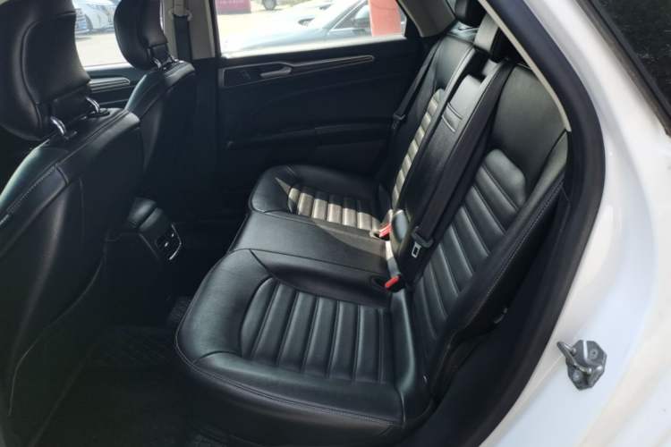 Used Ford Mondeo 2018 EcoBoost 180 Fashion Edition Left Rear Seat