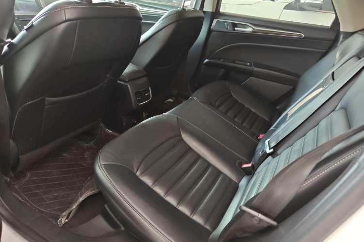 Used Ford Mondeo 2018 EcoBoost 180 Fashion Edition Left Rear Seat