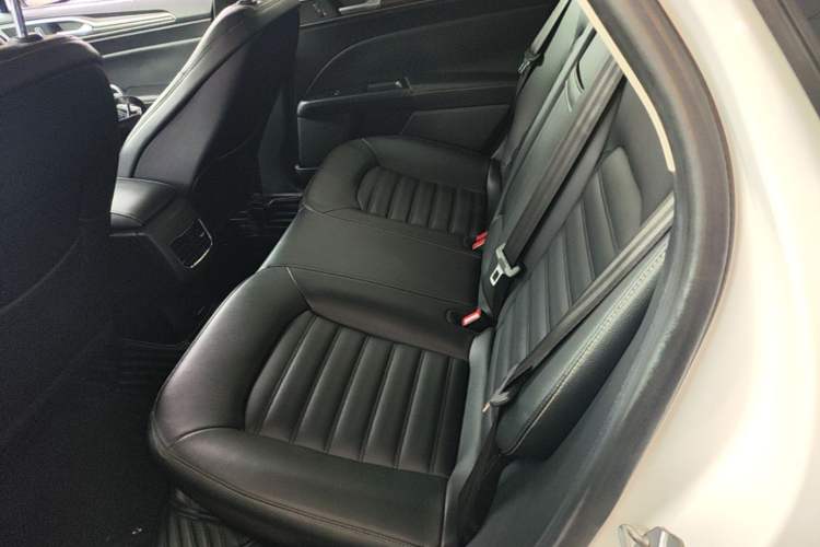 Used Ford Mondeo 2018 EcoBoost 180 Smart Control Fashion Model China VI Standard Left Rear Seat