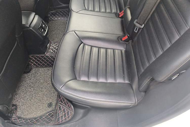 Used Ford Mondeo 2018 EcoBoost 180 Smart Control Fashion Model China V Standard Left Rear Seat