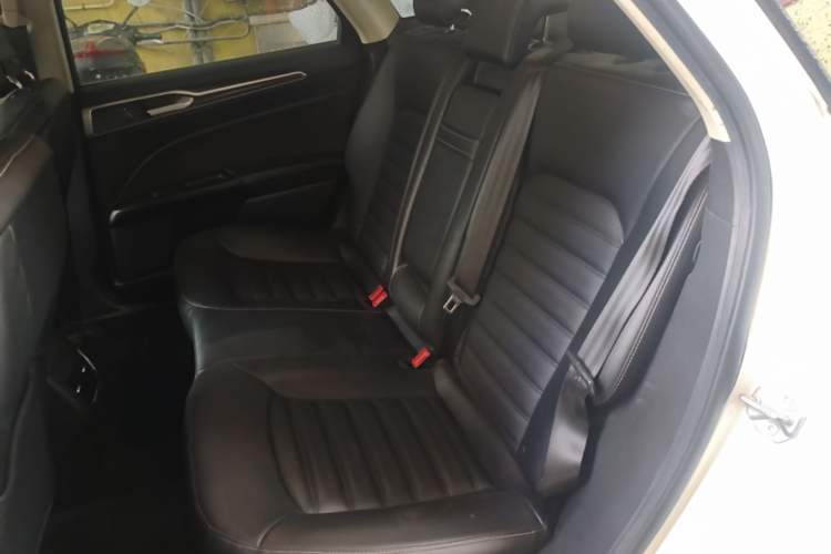 Used Ford Mondeo 2018 EcoBoost 180 Smart Control Fashion Model China VI Standard Left Rear Seat