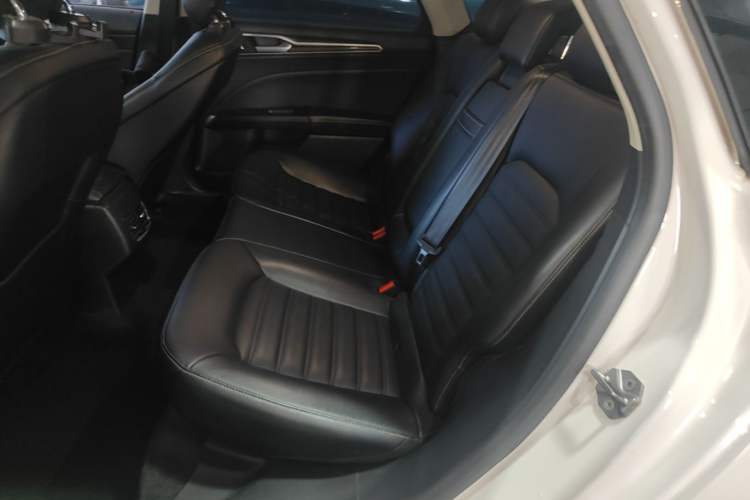 Used Ford Mondeo 2018 EcoBoost 180 Smart Control Fashion Model China V Standard Left Rear Seat