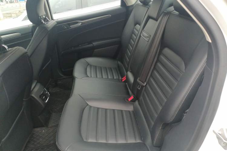 Used Ford Mondeo 2018 EcoBoost 180 Smart Control Fashion Model China V Standard Left Rear Seat