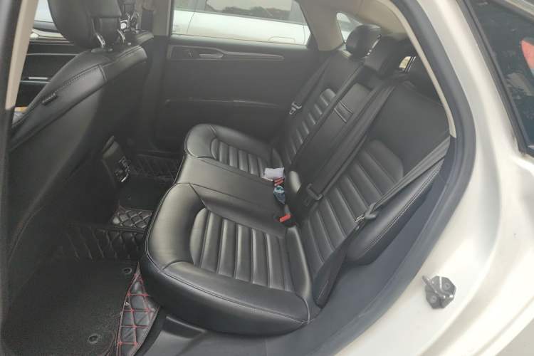Used Ford Mondeo 2018 EcoBoost 180 Fashion Edition Left Rear Seat