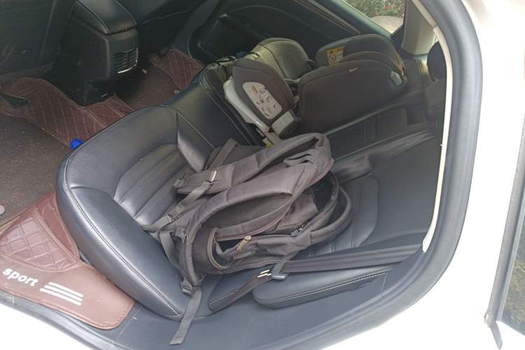 Used Ford Mondeo 2018 EcoBoost 180 Fashion Edition Left Rear Seat
