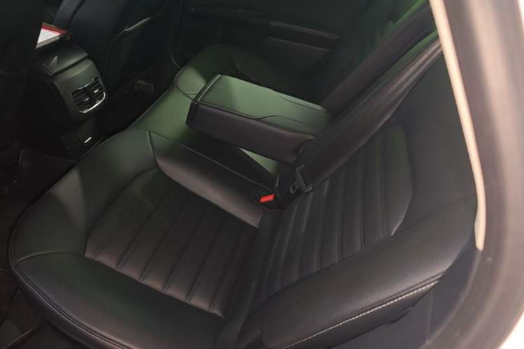Used Ford Mondeo 2018 EcoBoost 180 Smart Control Fashion Model China V Standard Left Rear Seat