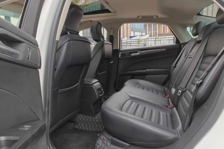 Used Ford Mondeo 2018 EcoBoost 180 Smart Control Fashion Model China V Standard Left Rear Seat