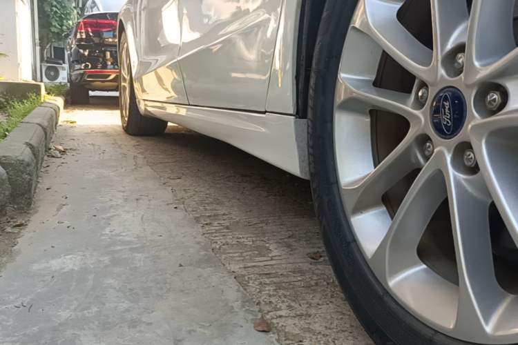 Used Ford Mondeo 2018 EcoBoost 180 Fashion Edition Left Side Sill