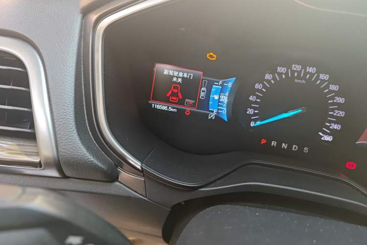Used Ford Mondeo 2018 EcoBoost 200 Smart Control Luxury Model China VI Standard Odometer Close Up