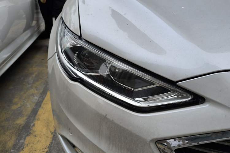 Used Ford Mondeo 2018 EcoBoost 200 Luxury Model Right Front Headlight