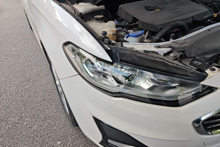 Used Ford Mondeo 2018 EcoBoost 180 Smart Control Fashion Model China V Standard Right Front Headlight