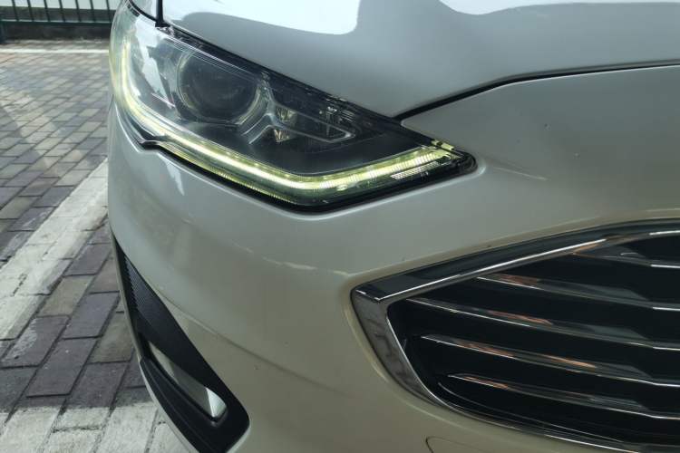 Used Ford Mondeo 2018 EcoBoost 180 Smart Control Fashion Model China VI Standard Right Front Headlight