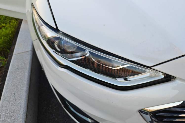 Used Ford Mondeo 2018 EcoBoost 180 SmartControl Luxury Model China V Standard Right Front Headlight