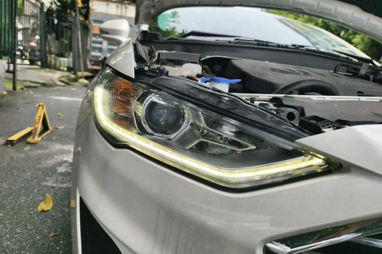 Used Ford Mondeo 2018 EcoBoost 180 Smart Control Fashion Model China VI Standard Right Front Headlight