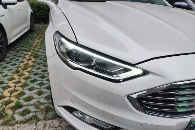 Used Ford Mondeo 2018 EcoBoost 180 Luxury Model Right Front Headlight