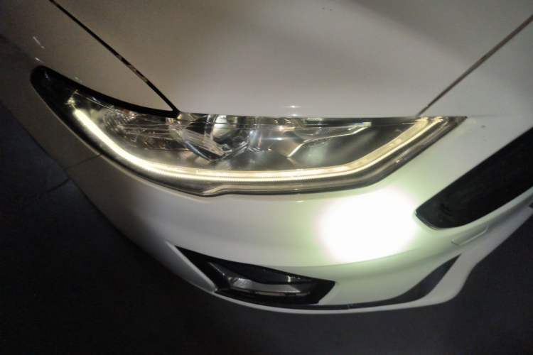 Used Ford Mondeo 2018 EcoBoost 200 Smart Control Fashion Model China V Standard Right Front Headlight