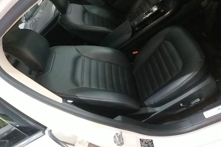 Used Ford Mondeo 2018 EcoBoost 180 Fashion Edition Right Front Seat