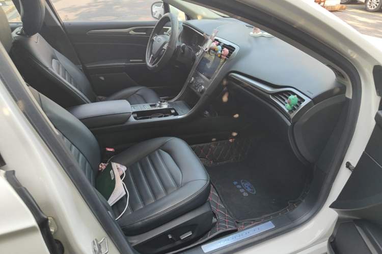 Used Ford Mondeo 2018 EcoBoost 180 Fashion Edition Right Front Seat