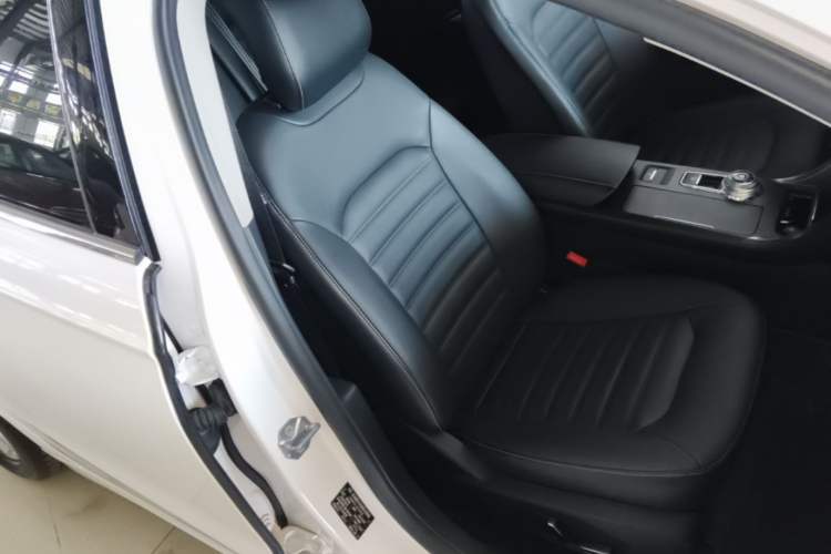 Used Ford Mondeo 2018 EcoBoost 180 Fashion Edition Right Front Seat