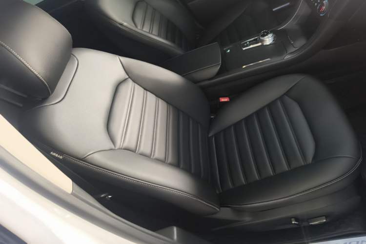 Used Ford Mondeo 2018 EcoBoost 180 Smart Control Fashion Model China VI Standard Right Front Seat