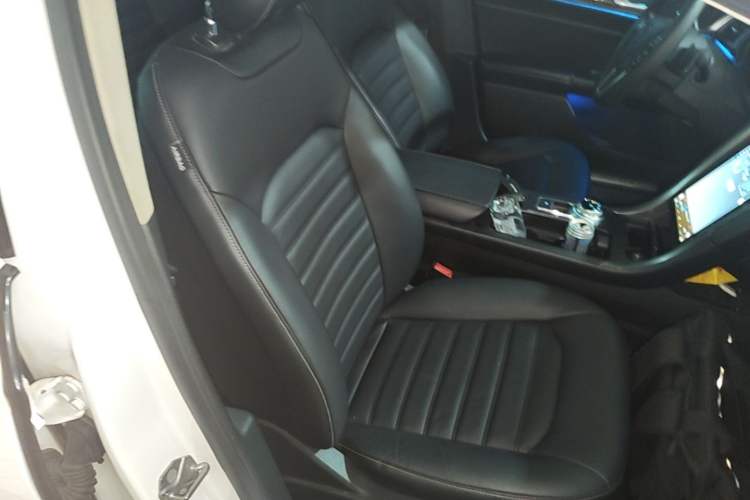 Used Ford Mondeo 2018 EcoBoost 180 Fashion Edition Right Front Seat