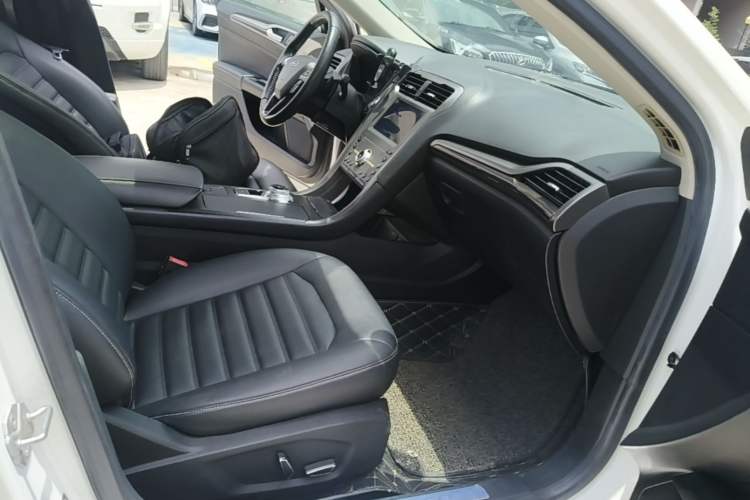 Used Ford Mondeo 2018 EcoBoost 180 Smart Control Fashion Model China VI Standard Right Front Seat