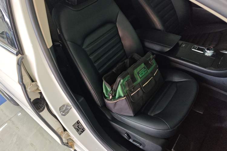 Used Ford Mondeo 2018 EcoBoost 180 Smart Control Fashion Model China VI Standard Right Front Seat