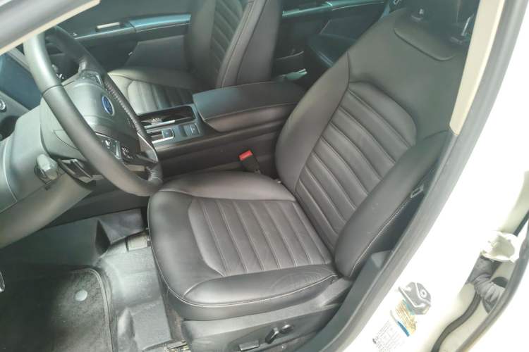 Used Ford Mondeo 2018 EcoBoost 180 Fashion Edition Right Front Seat