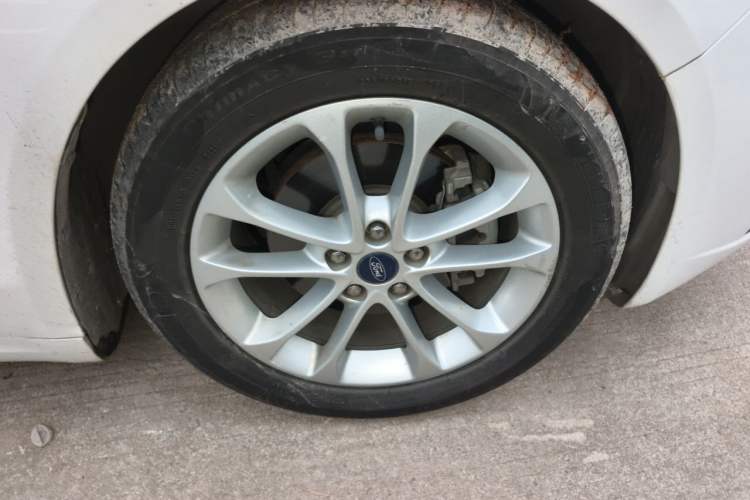 Used Ford Mondeo 2018 EcoBoost 180 Smart Control Fashion Model China VI Standard Right Front Wheel Hub