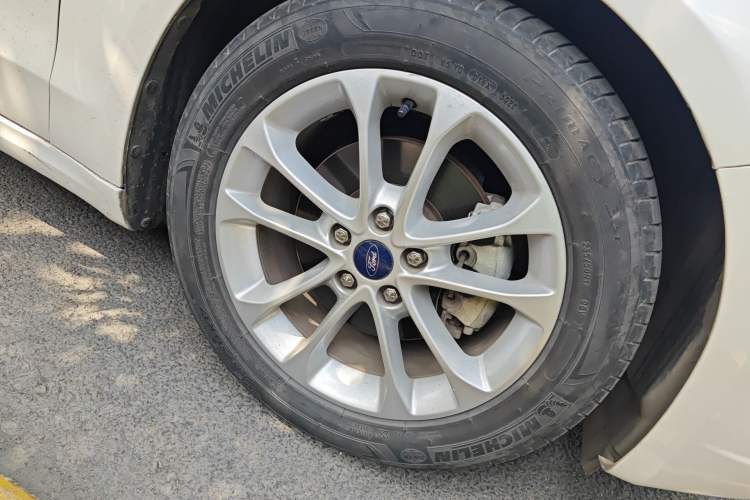 Used Ford Mondeo 2018 EcoBoost 200 Smart Control Fashion Model China V Standard Right Front Wheel Hub