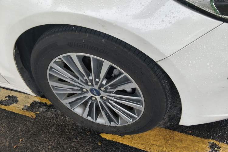 Used Ford Mondeo 2018 EcoBoost 200 Intelligent Control Luxury Model China V Standard Right Front Wheel Hub