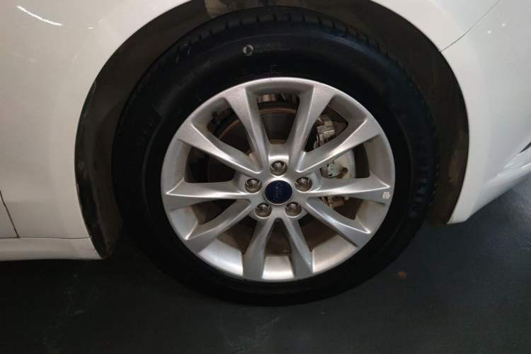 Used Ford Mondeo 2018 EcoBoost 200 Smart Control Fashion Model China V Standard Right Front Wheel Hub