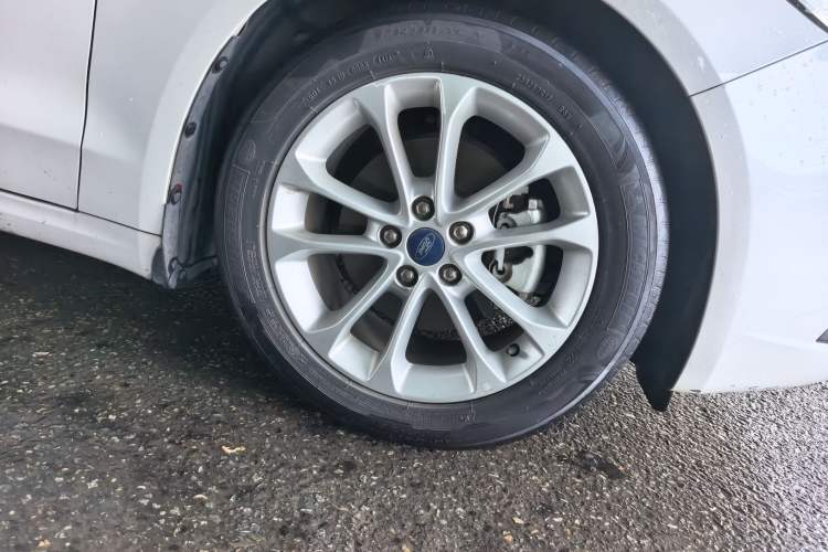 Used Ford Mondeo 2018 EcoBoost 180 Smart Control Fashion Model China V Standard Right Front Wheel Hub