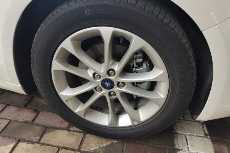 Used Ford Mondeo 2018 EcoBoost 180 Smart Control Fashion Model China VI Standard Right Front Wheel Hub