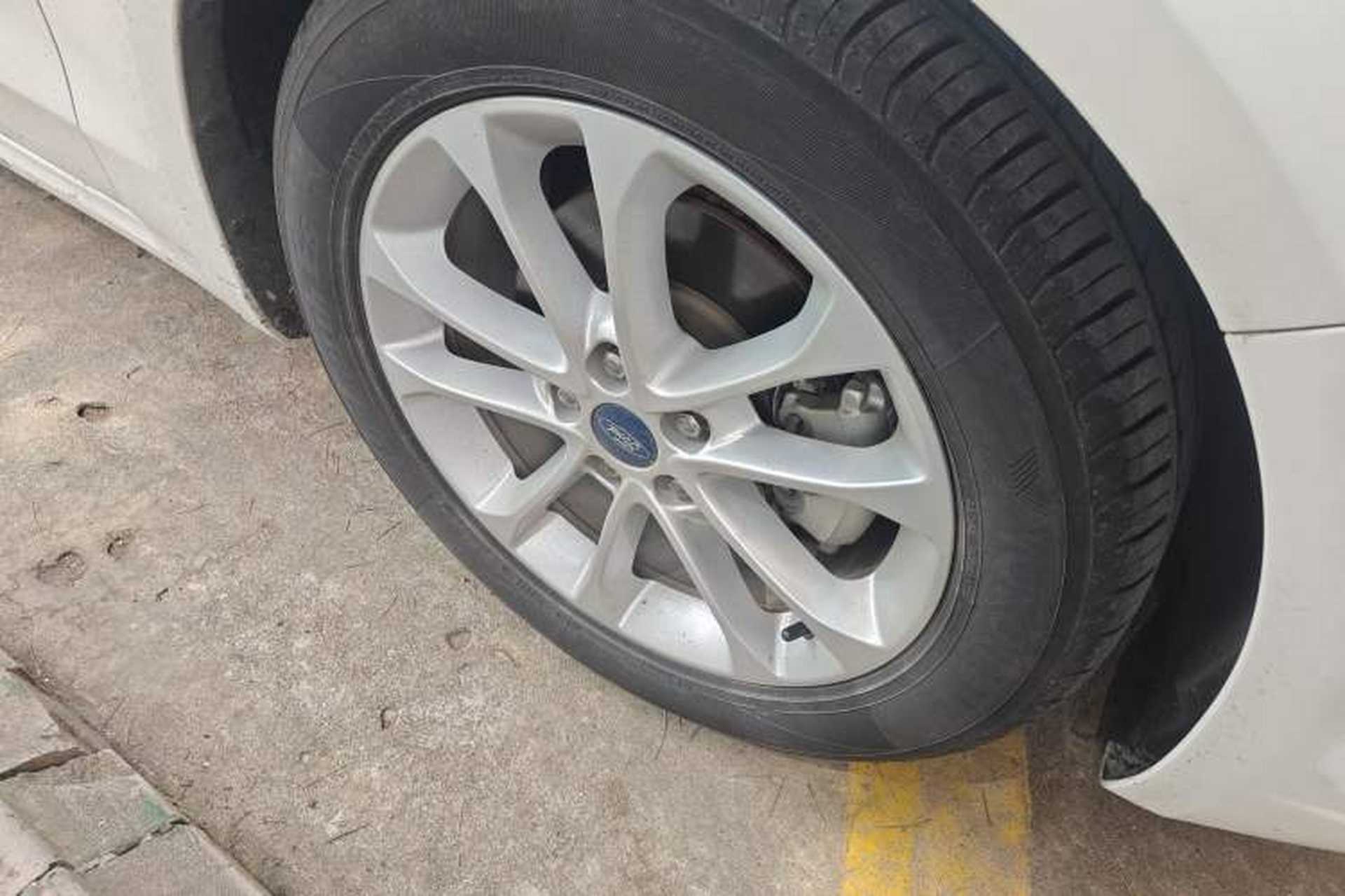 Used Ford Mondeo 2018 EcoBoost 200 Smart Control Fashion Model China VI Standard Right Front Wheel Hub