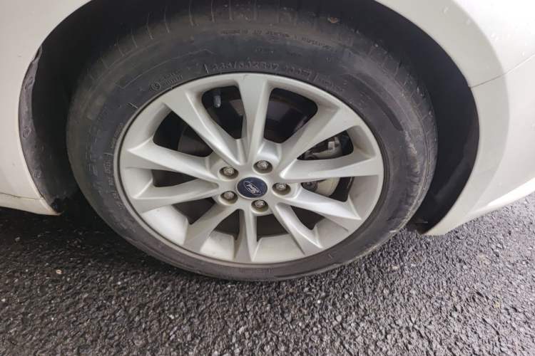 Used Ford Mondeo 2018 EcoBoost 180 Fashion Edition Right Front Wheel Hub