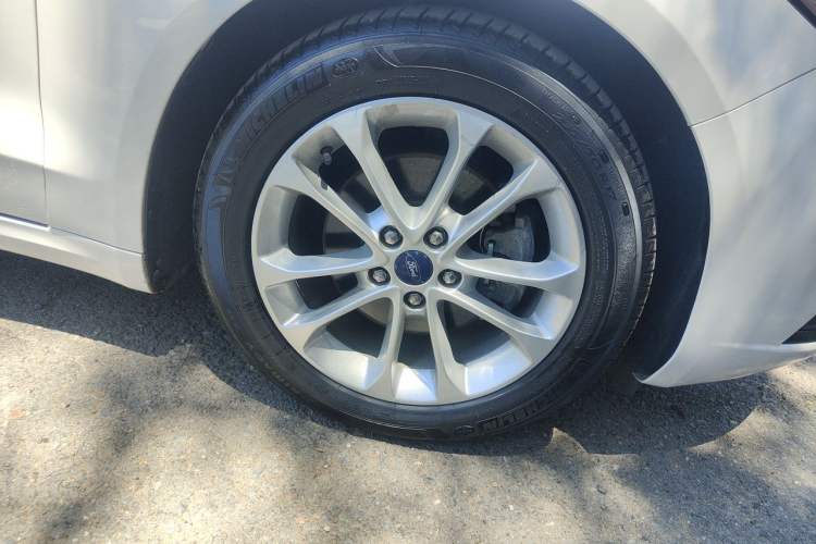 Used Ford Mondeo 2018 EcoBoost 180 Smart Control Fashion Model China V Standard Right Front Wheel Hub