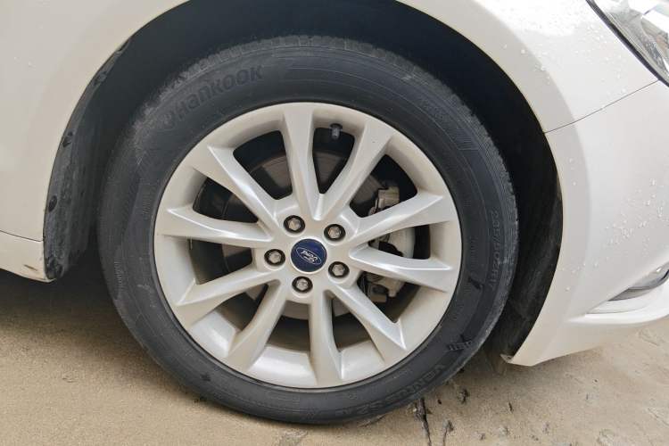 Used Ford Mondeo 2018 EcoBoost 200 Smart Control Fashion Model China V Standard Right Front Wheel Hub