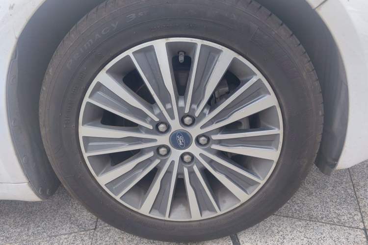 Used Ford Mondeo 2018 EcoBoost 200 Smart Control Luxury Model China VI Standard Right Front Wheel Hub