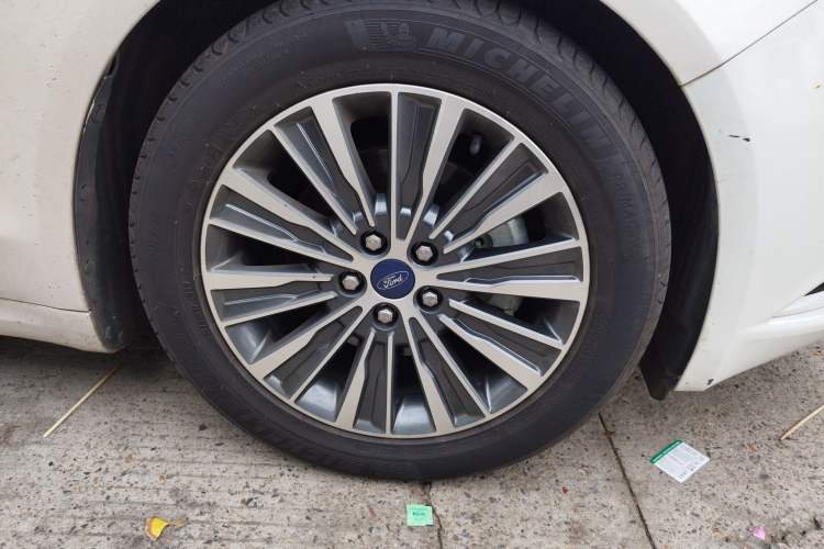 Used Ford Mondeo 2018 EcoBoost 200 Luxury Model Right Front Wheel Hub